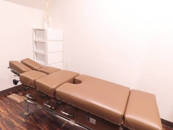 カラダレスキュー水天宮店/骨格・骨盤矯正用ベッド