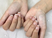 ヒラソルネイル(Girasol nail)/グラデーションの上にフレンチ