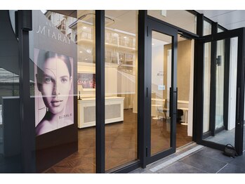 アナスタシア ミアレ 青山店/青山店の入り口|眉毛サロン