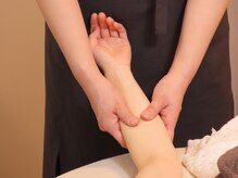 アモルナルーム(Amoluna Room.)の雰囲気（ヘッドスパですが、猫背・内旋改善の為に腕までほぐします。）