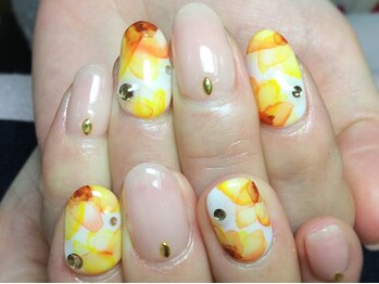 ネイルネイル 南森町店(nailnail)/手描きのお花がポイント♪