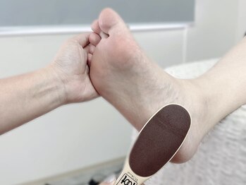サロン アンド ルクス(Salon & Lux)の写真/素足デビューする前に♪【フット角質ケア】がオススメ◎乾燥したガサガサかかと/足先/足裏もツルツルに★