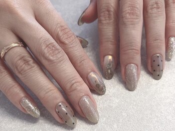 ヴィヴィアン ネイル(Vivian nail)/ガーリードットネイル