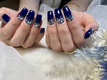 サロンドフォーエイチ(salon de 4H)/大人ネイビーネイルのご提案!