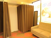 もみ庵 福岡多の津店/【2】広々とした空間でお迎え