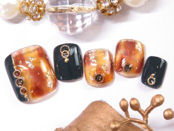 トータルビューティーアンドアズフローラ(Total Beauty & a`s Flora)/グリーン×ベッコウネイル