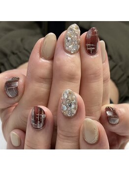 アイラッシュアンドネイル ブルーミン(Bloomin)/チェック柄&ストーン埋め尽くし