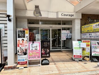 チユハダ/ビルの入り口