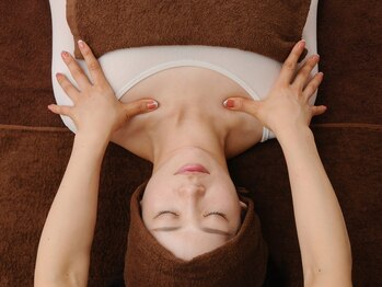 エンダモロジー サロン アンジェリノ(ENDERMOLOGIE Salon Angelino)/ハンドほぐし（デコルテ）