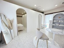 現地韓国サロンのような雰囲気◎白基調の高級感ある完全個室