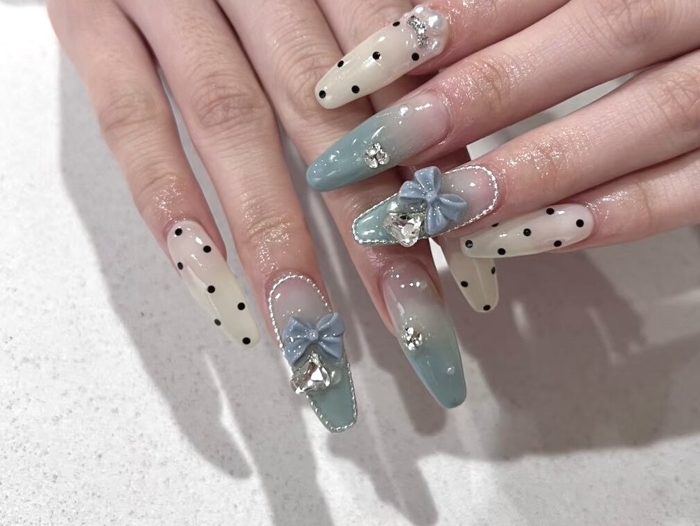 2025年-2026年冬トレンド】ブルー ハンド スーパーロングのネイル