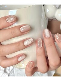 上品なキャッツアイネイル