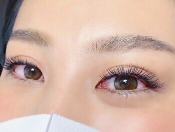 リラホワ(rirahowa)の写真/圧倒的持続力×ボリュームUP☆負担の軽い【フラットラッシュ】をダブル付け◎【ダブルフラット¥4800~】