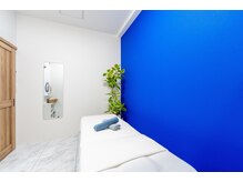 ビューティースタジオ フク(beauty studio fuku)の雰囲気（青を基調としたエステルーム♪）
