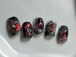 黒と赤ホイルネイル