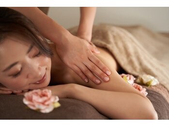 ファースト 藤が丘の写真/アロマの香りに包まれながら、やさしくリンパを流してむくみをケア