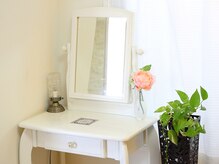 リヴィエール(riviere)の雰囲気(施術後はメイクお直しもゆっくりできます♪)