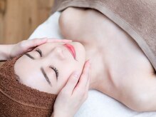 肌質を見極め、お客様に合った施術やアドバイスを行っております