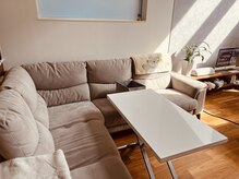 道下カイロプラクティック整体院の雰囲気（座り心地最高のソファーに広々とお座り下さい♪）