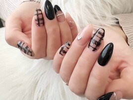 麻布十番ブラックチェックネイル