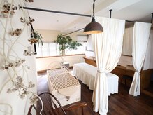 ヒュッゲ(Hygge)の雰囲気（優しいオーガニック生地の間仕切りで落ち着く空間）