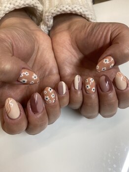 サラサネイルズ 代官山 恵比寿(sarasanails)/手書き/花/ブラウン