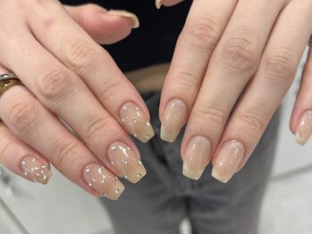 ブラウンベージュキラキラネイル