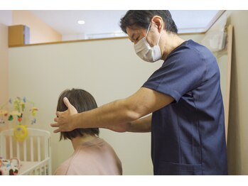 こおりやま整体院/特徴３　軽く触れる程度の施術法