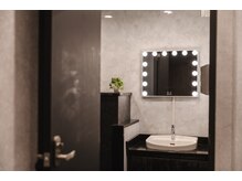 サロン ザ バリ 成田店(Salon The Bali)の雰囲気（モノトーンを基調とした、清潔感の溢れる落ち着いた店内）