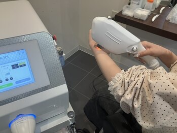 ウィラグゼ 北千住店(Oui luxe)の写真/お肌に優しくスピーディーに脱毛◎都度払いOKなので自分のペースで通えます!脱毛デビューは是非当店で♪