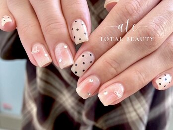 チーク×ドットネイル