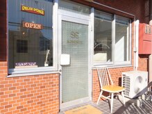 サニーサイド(SUNNYSIDE)の雰囲気（レンガの建物の2階の店舗です☆外階段でお上がりください）