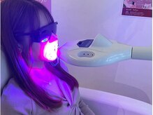 エクシアホワイトニング 北千住店/6. &nbsp;照射/LEDの光をあてる