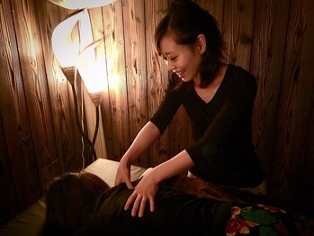 アジアンリラクゼーション ヴィラ 久喜店(asian relaxation villa)の写真/デスクワークやスマホによるガチガチな首・肩の辛さに！絶妙な力加減のもみほぐしで徹底アプローチ★