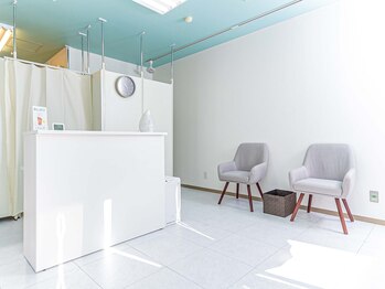 巻き爪補正店 高崎店/段差が無く入店しやすい店内です