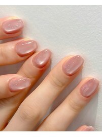 上品なキャッツアイネイル