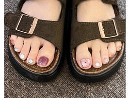 フットネイルで足元から可愛く