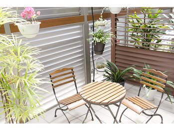 山野愛子どろんこ美容 南越谷店/デッキ