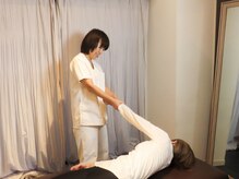 きれいウィーク 恵比寿/背中の緊張をほぐします。