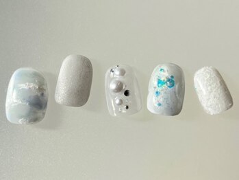 ネイルルームワンサード(Nail Room One Third)の写真/【定額コース¥7500~】繊細アートに自信あり♪トレンドデザインからシンプル派の方も大満足のサンプルが豊富