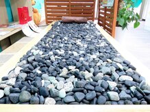 施術後は岩盤温浴ベッドでお休みできます。