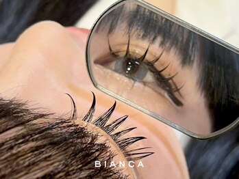 ビアンカ 名駅店(Bianca)の写真/【大人気LEDエクステ】ボリューム感のある目元にしたい方!マツエク&マツパで作るデザインまつげ&Healthy♪