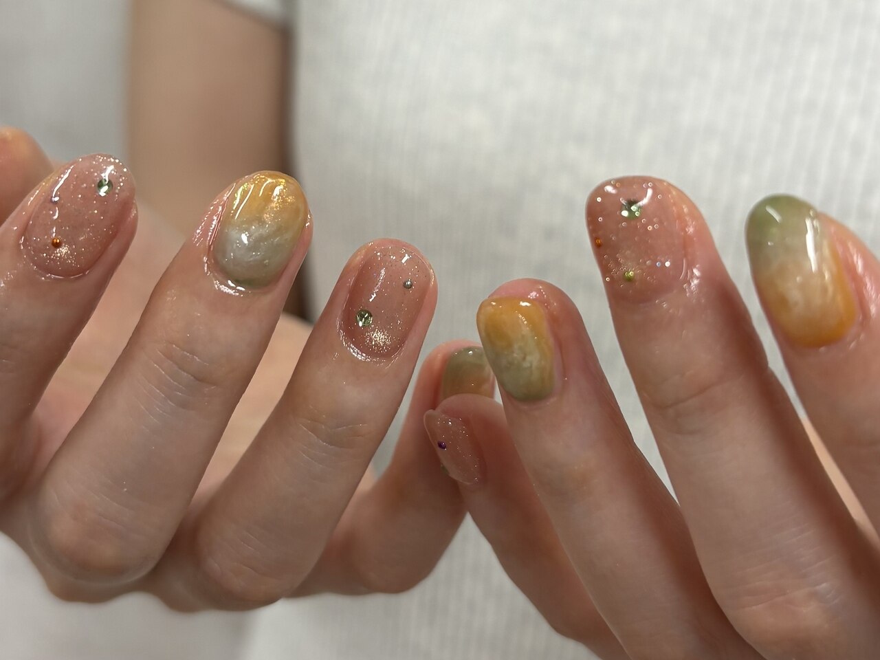2026年夏トレンド】ニュアンス ハート ハンドのネイルデザイン集｜人気
