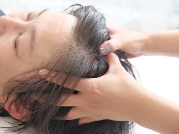 ユーユーカンカン(YUYU-KANKAN)の写真/【完全個室】凄腕施術者によるヘッドスパで頭の芯からゆったりほぐされる癒しのひと時をお過ごしください♪