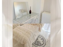 白基調の落ち着いた店内★リラックス出来る心地よい空間を♪