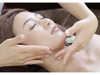 グラサヴォーグ 岐阜店(GRASA VOGUE)の写真/小顔＆リフトアップ希望の方にオススメ！特別なマッサージジェル＋パックも使用で変化がわかりやすい！