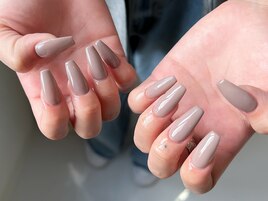 グレージュワンカラーネイル
