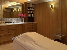 凪 横浜の雰囲気（植物エターノールのやさしい炎が灯るあたたかい暖炉の部屋）