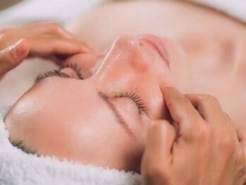 ハーゼ(Hase)の写真/透明感のある、うる艶肌に☆韓国で今話題の艶美肌☆【水光生美容液ピーリング】なめらかな水光白玉肌へ!