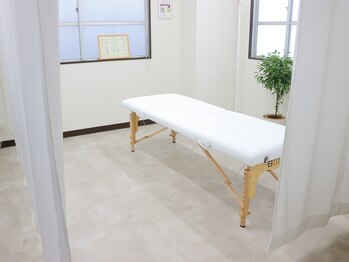 整体えびす丸 大阪本町店/カーテンを閉めれば完全個室